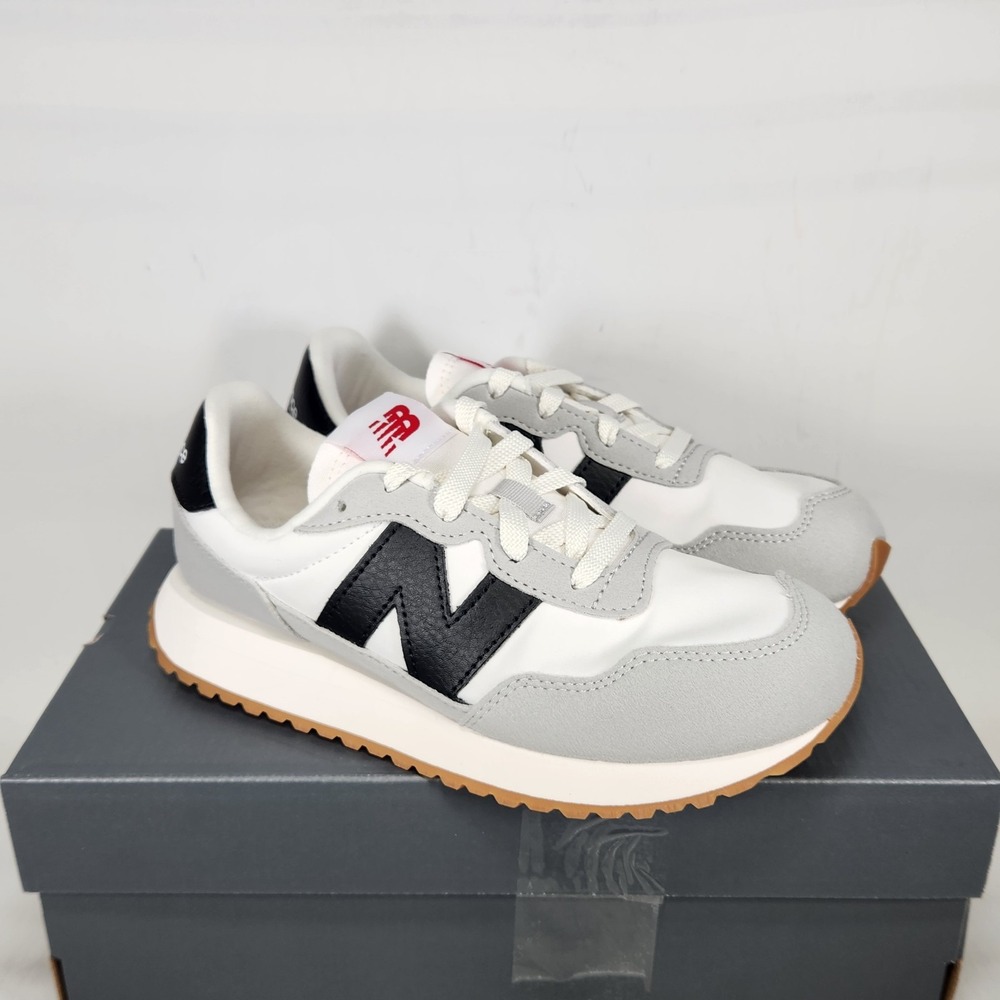 New Balance 237 Sneakers Kids Size 4.5 White Black Heritage Running Shoes - Picture 2 of 7